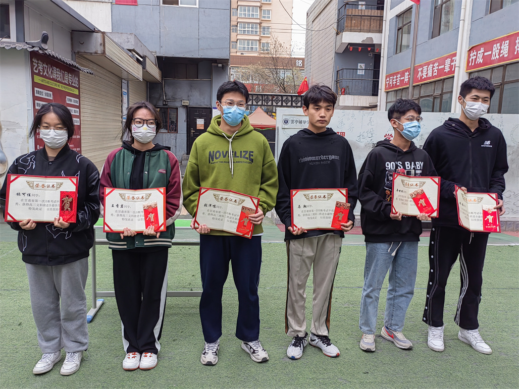 我校举行甘肃省第一次诊断考试分析总结暨表彰大会