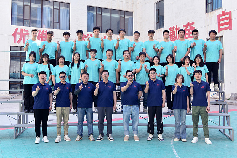 兰州雲亭辅导学校2024届高三毕业班合影